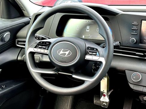 Used 2024 Hyundai Elantra SE image 24