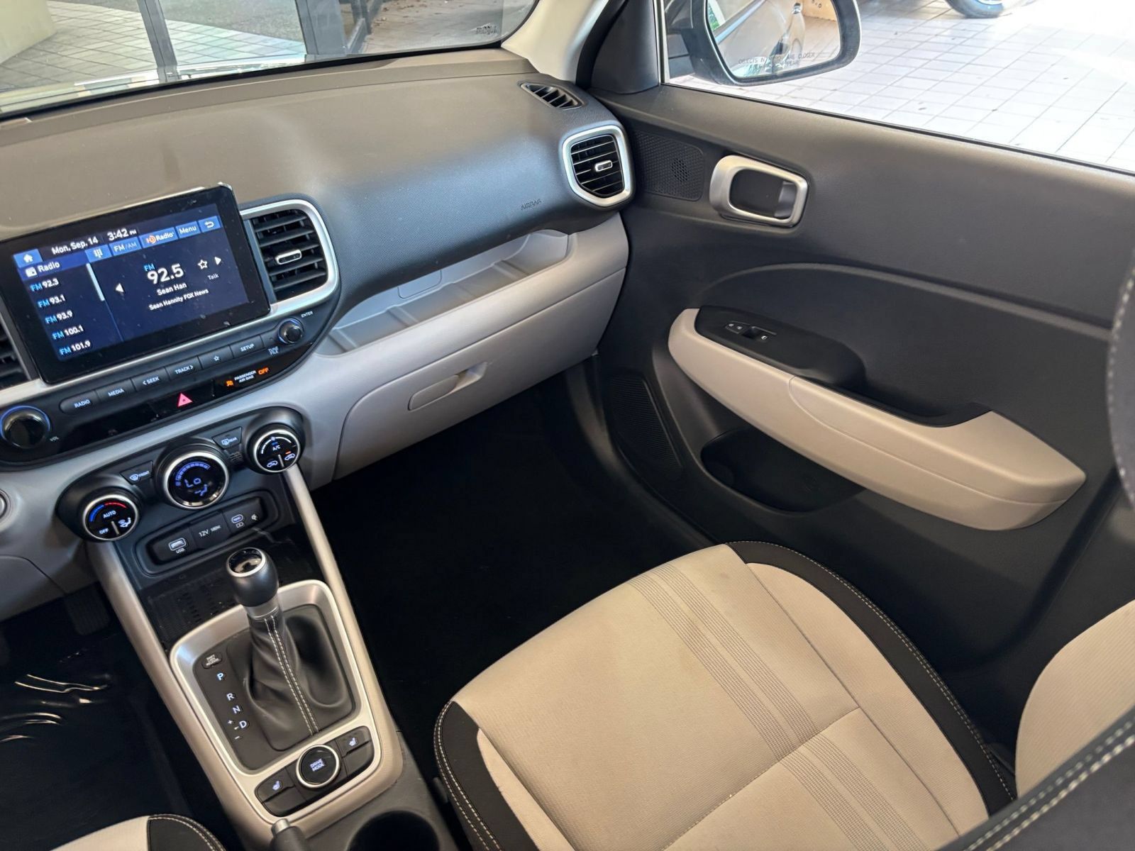 Used 2026 Hyundai Venue SEL FWD image 34