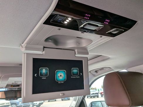 Used 2019 Chevrolet Suburban Premier w/ Premier Plus Edition AWD/4WD image 24