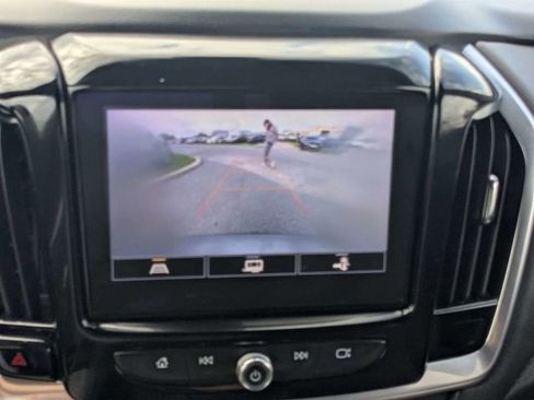 Used 2023 Chevrolet Traverse LT FWD image 31