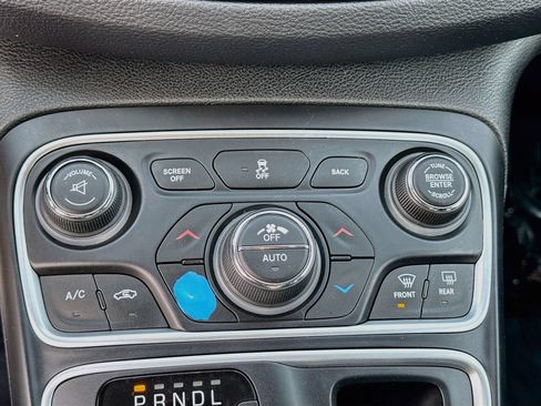 Used 2015 Chrysler 200 Limited w/ Convenience Group FWD image 14
