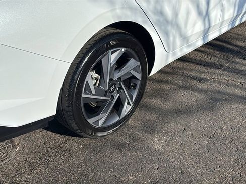 Used 2025 Hyundai Elantra SEL image 8