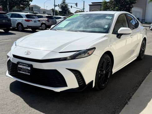 Used 2025 Toyota Camry SE FWD image 7