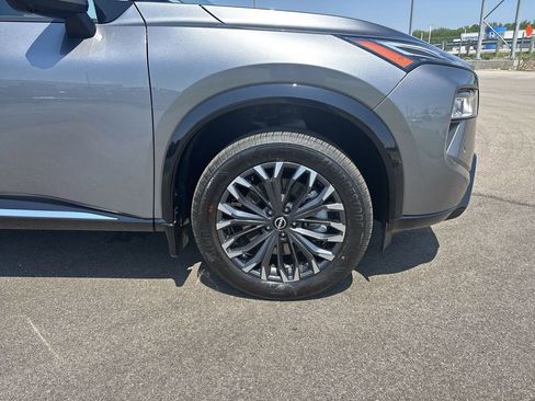 Certified 2026 Nissan Rogue Platinum w/ Tech Package AWD/4WD image 11