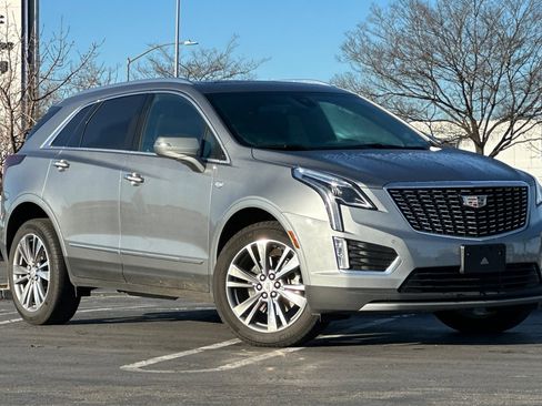 Used 2025 Cadillac XT5 Premium Luxury image 2