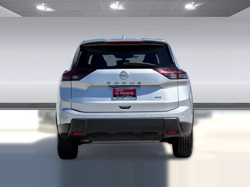 Used 2025 Nissan Rogue SV AWD/4WD image 9