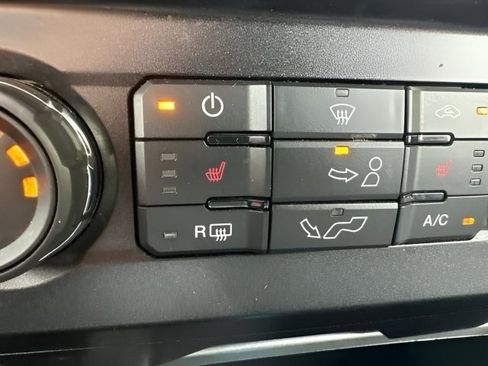 Used 2020 Ford F150 XLT w/ Equipment Group 302A Luxury AWD/4WD image 23