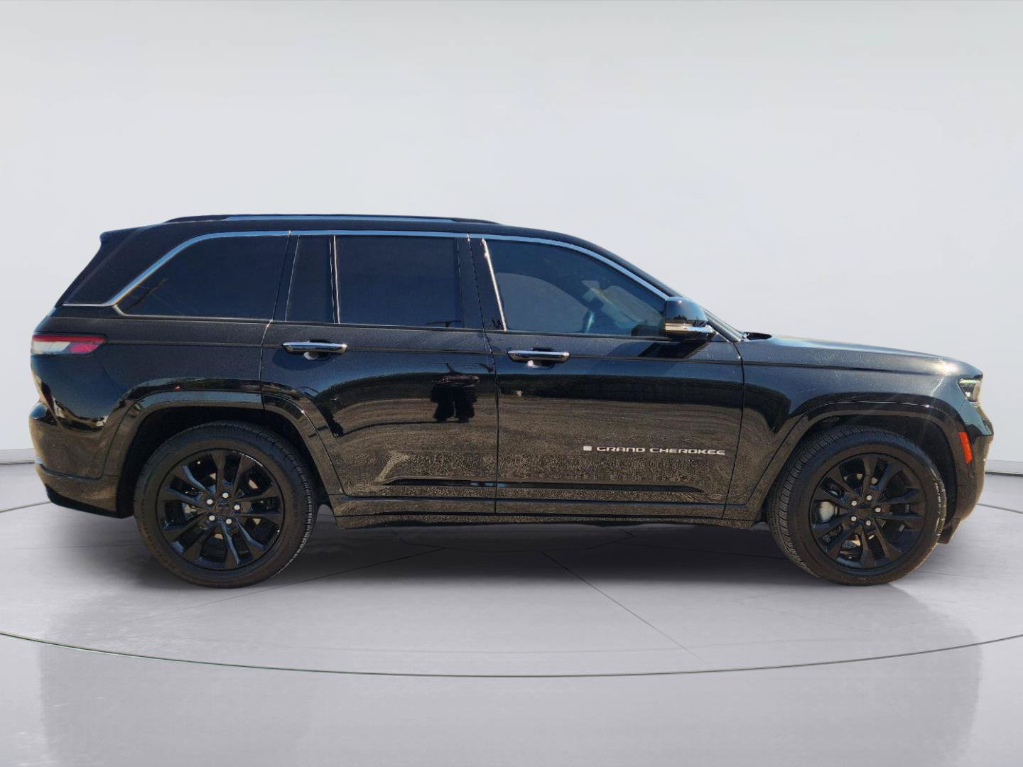 Used 2022 Jeep Grand Cherokee Overland AWD/4WD image 4