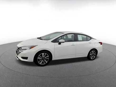 Used 2025 Nissan Versa SV image 9