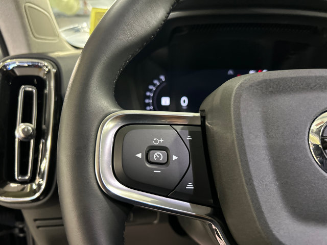 Used 2023 Volvo XC40 B5 Plus w/ Climate Package AWD/4WD image 13
