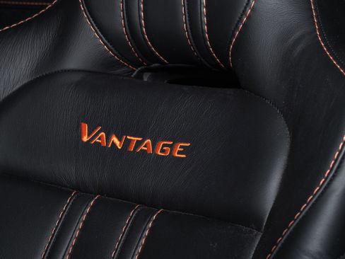 Used 2021 Aston Martin V8 Vantage Coupe RWD image 32