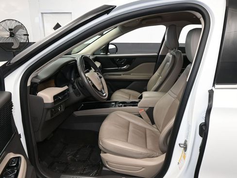 Used 2022 Lincoln Corsair Reserve image 11