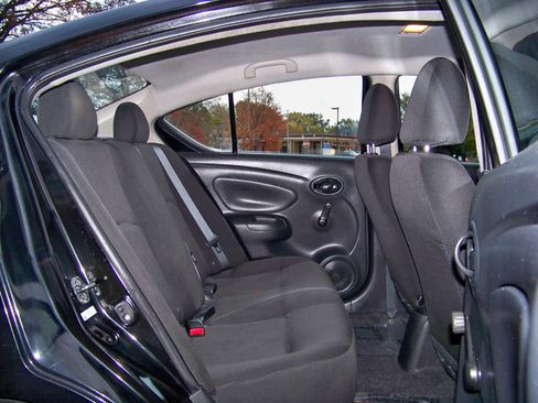 Used 2019 Nissan Versa S image 18