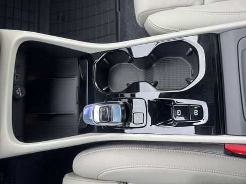 New 2026 Volvo XC40 B5 Ultra w/ Protection Package Premier image 20