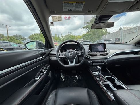 Used 2025 Nissan Altima 2.5 SR FWD image 34