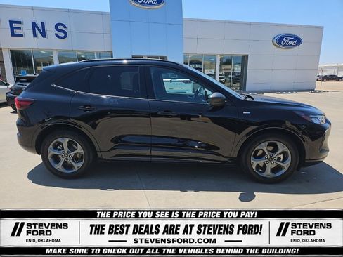 Used 2023 Ford Escape ST-Line w/ Tech Pack #1 FWD image 3