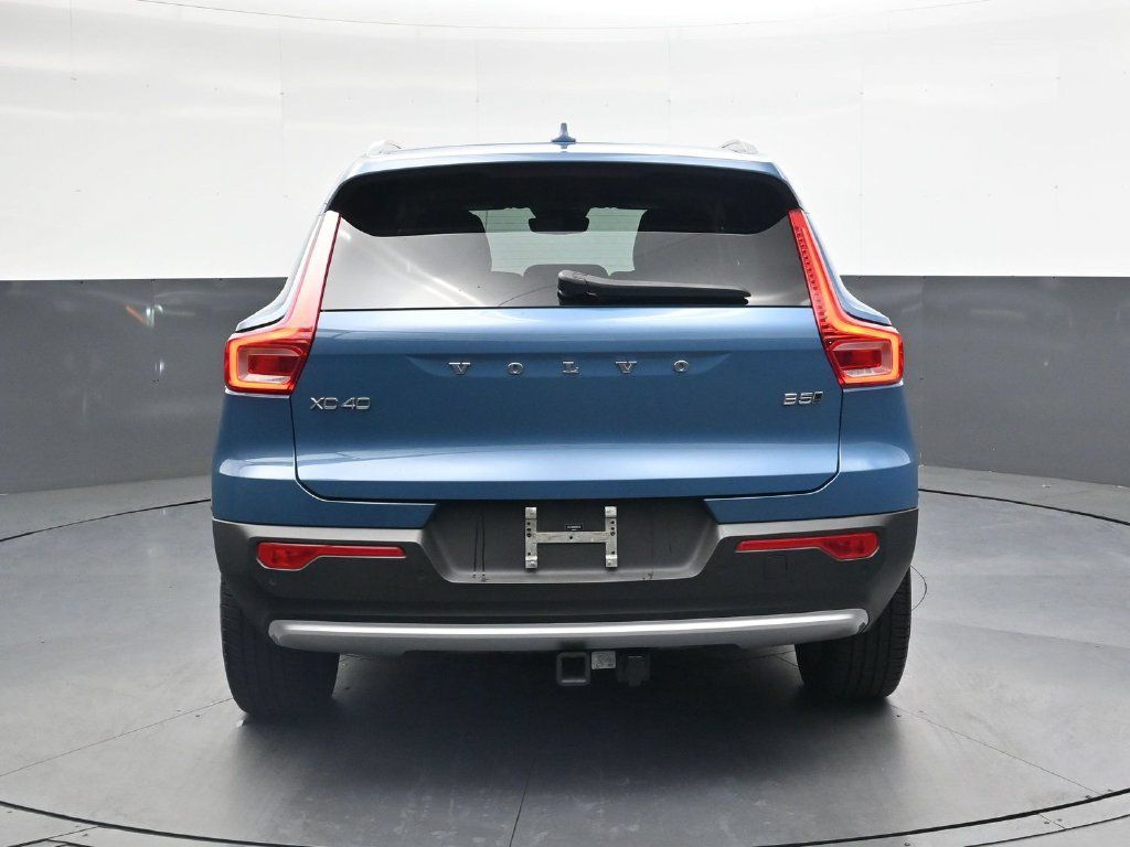 Used 2024 Volvo XC40 B5 Plus AWD/4WD image 5