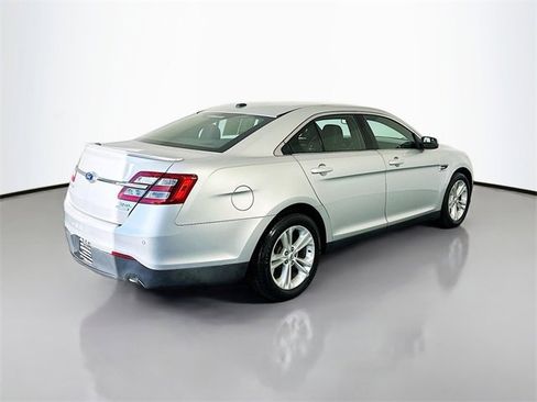 Used 2016 Ford Taurus SEL image 7