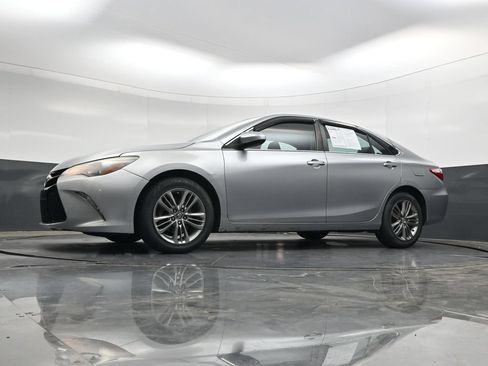 Used 2015 Toyota Camry SE FWD image 46
