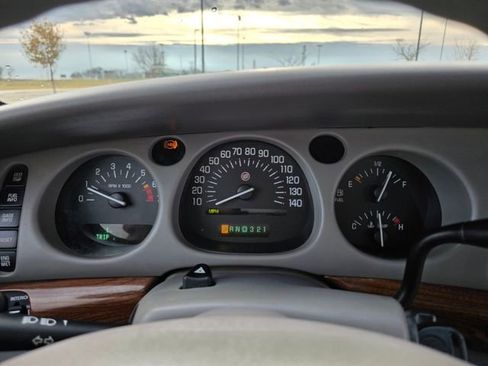 Used 2000 Buick Le Sabre Custom w/ Luxury Opt Pkg image 10