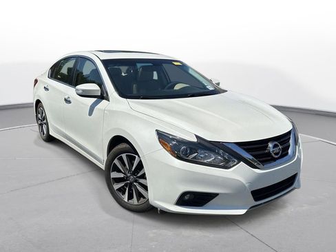 Used 2016 Nissan Altima 2.5 SL w/ 2.5 Technology w/LED Package FWD image 4