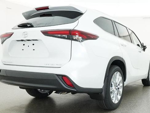 New 2026 Toyota Highlander Limited AWD/4WD image 2