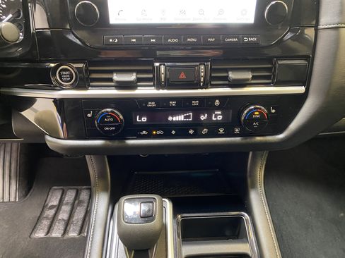 Used 2024 Nissan Pathfinder SL image 44