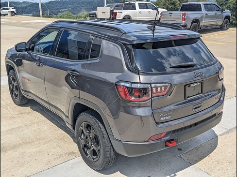 Used 2023 Jeep Compass Trailhawk AWD/4WD image 9