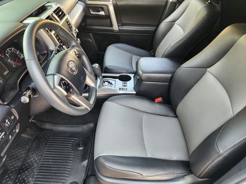 Used 2022 Toyota 4Runner SR5 Premium w/ Moonroof Package RWD image 9