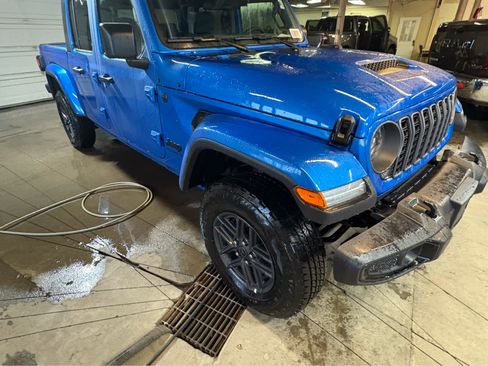 New 2026 Jeep Gladiator Sport image 4