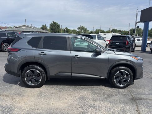 Used 2025 Nissan Rogue SV AWD/4WD image 5