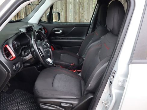 Used 2018 Jeep Renegade Trailhawk AWD/4WD image 19