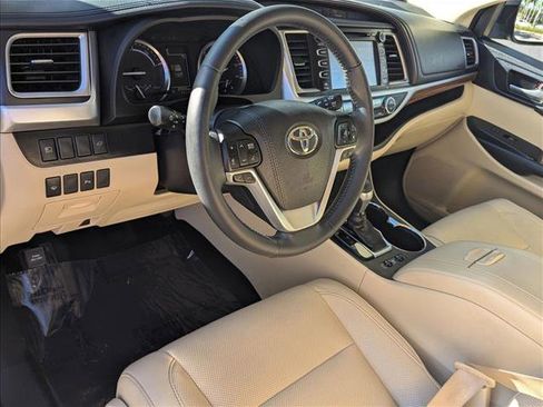 Used 2018 Toyota Highlander Limited image 10
