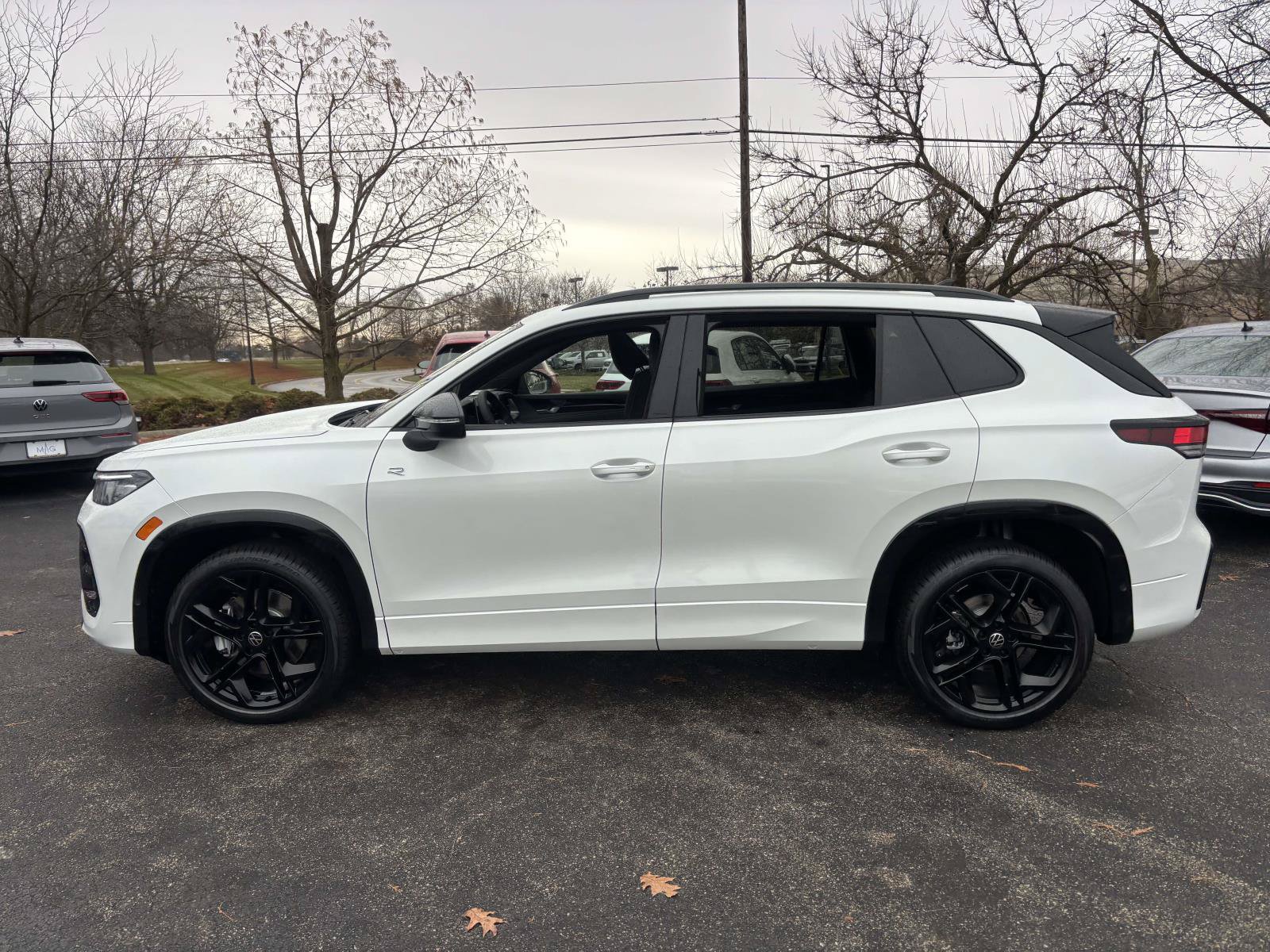 New 2026 Volkswagen Tiguan SE R-Line AWD/4WD image 4