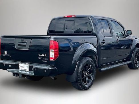 Used 2021 Nissan Frontier SV w/ Midnight Edition Floor Mats image 5