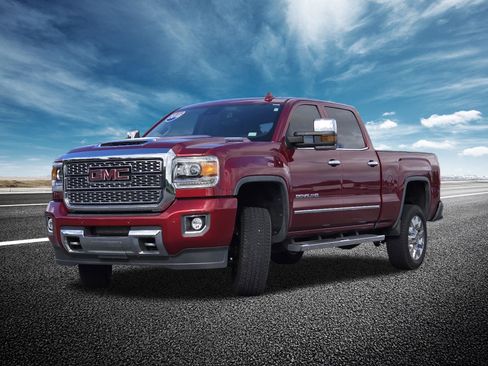 Used 2018 GMC Sierra 2500 Denali w/ Duramax Plus Package AWD/4WD image 14