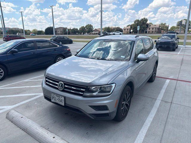 Used 2020 Volkswagen Tiguan SE FWD image 2