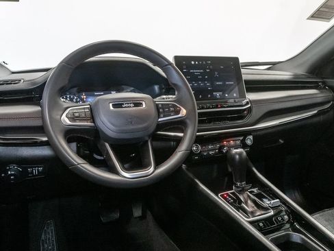 Certified 2025 Jeep Compass Trailhawk AWD/4WD image 7