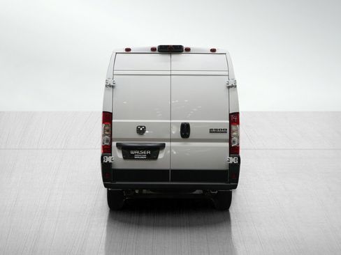 Used 2024 RAM ProMaster 2500 w/ Convenience Group FWD image 4