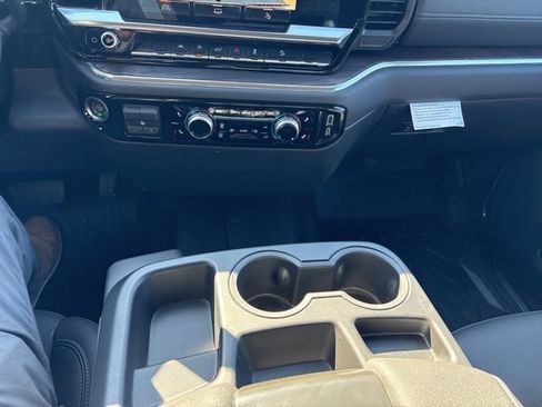 Used 2024 GMC Sierra 1500 SLT image 44