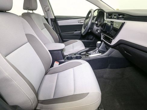 Used 2017 Toyota Corolla LE w/ Carpet Mat Package (TMS) FWD image 18