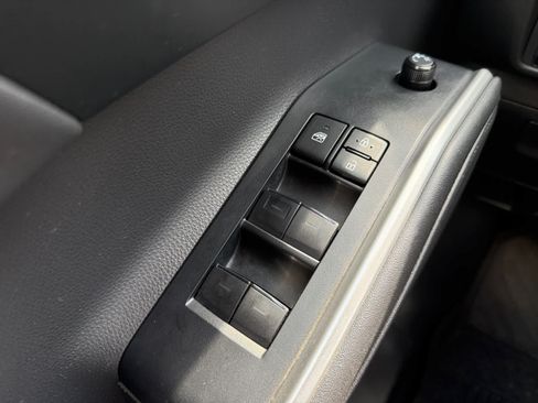 Used 2020 Toyota Highlander XLE AWD/4WD image 27