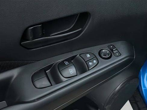 New 2025 Nissan Kicks Play S image 17