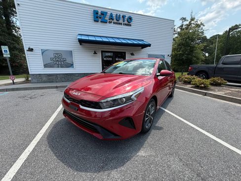 Used 2023 Kia Forte LXS FWD image 2