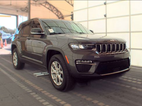Used 2023 Jeep Grand Cherokee Limited RWD image 5