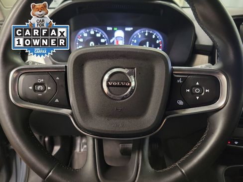 Used 2022 Volvo XC40 T4 Momentum FWD image 23
