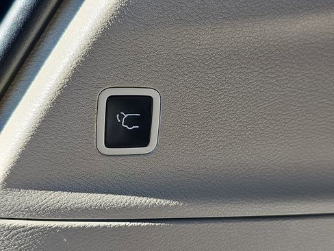 Used 2021 Chrysler Pacifica Touring-L image 17