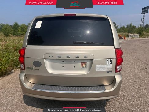 Used 2013 Dodge Grand Caravan SE FWD image 4