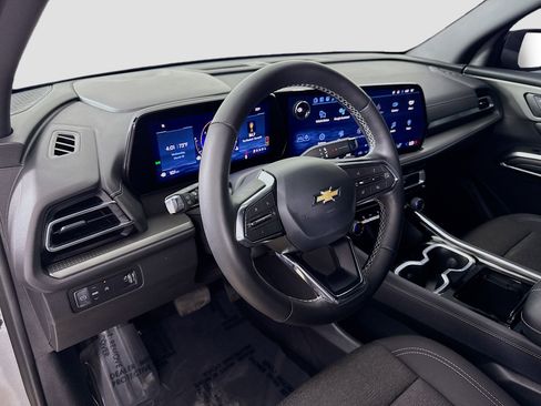 Used 2024 Chevrolet Traverse LS image 9