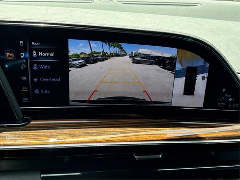 Certified 2022 Cadillac Escalade Premium Luxury w/ Performance Package AWD/4WD image 25